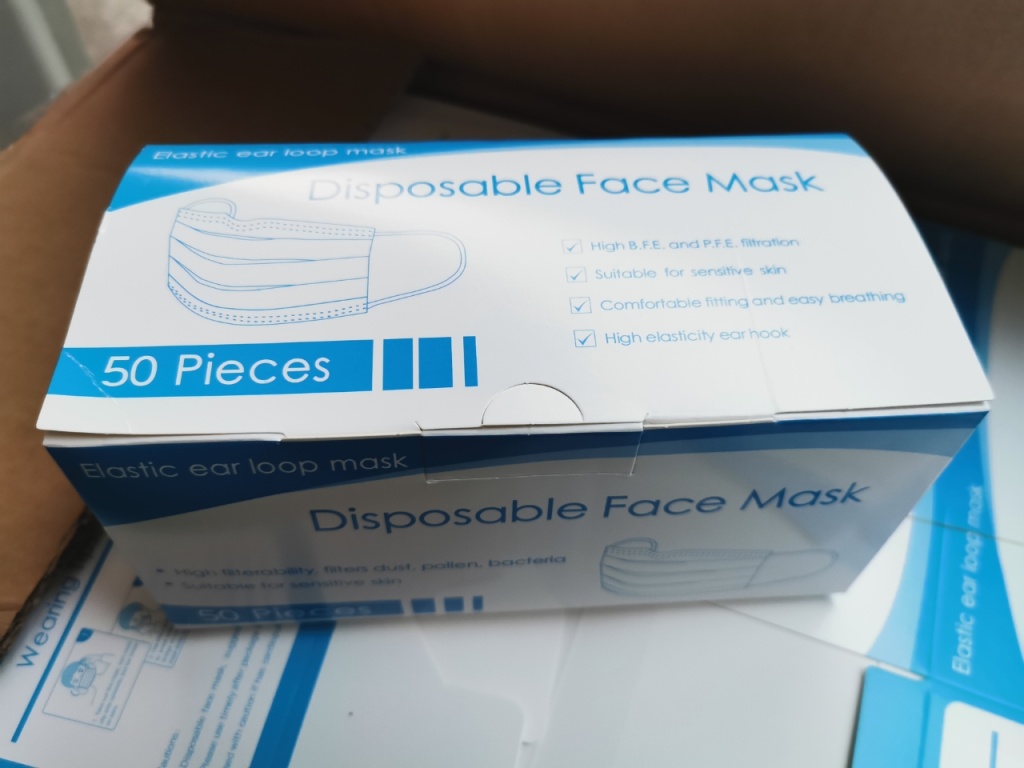 The Disposable fusible spray cloth three - layer of injured respirator non - medical respirator