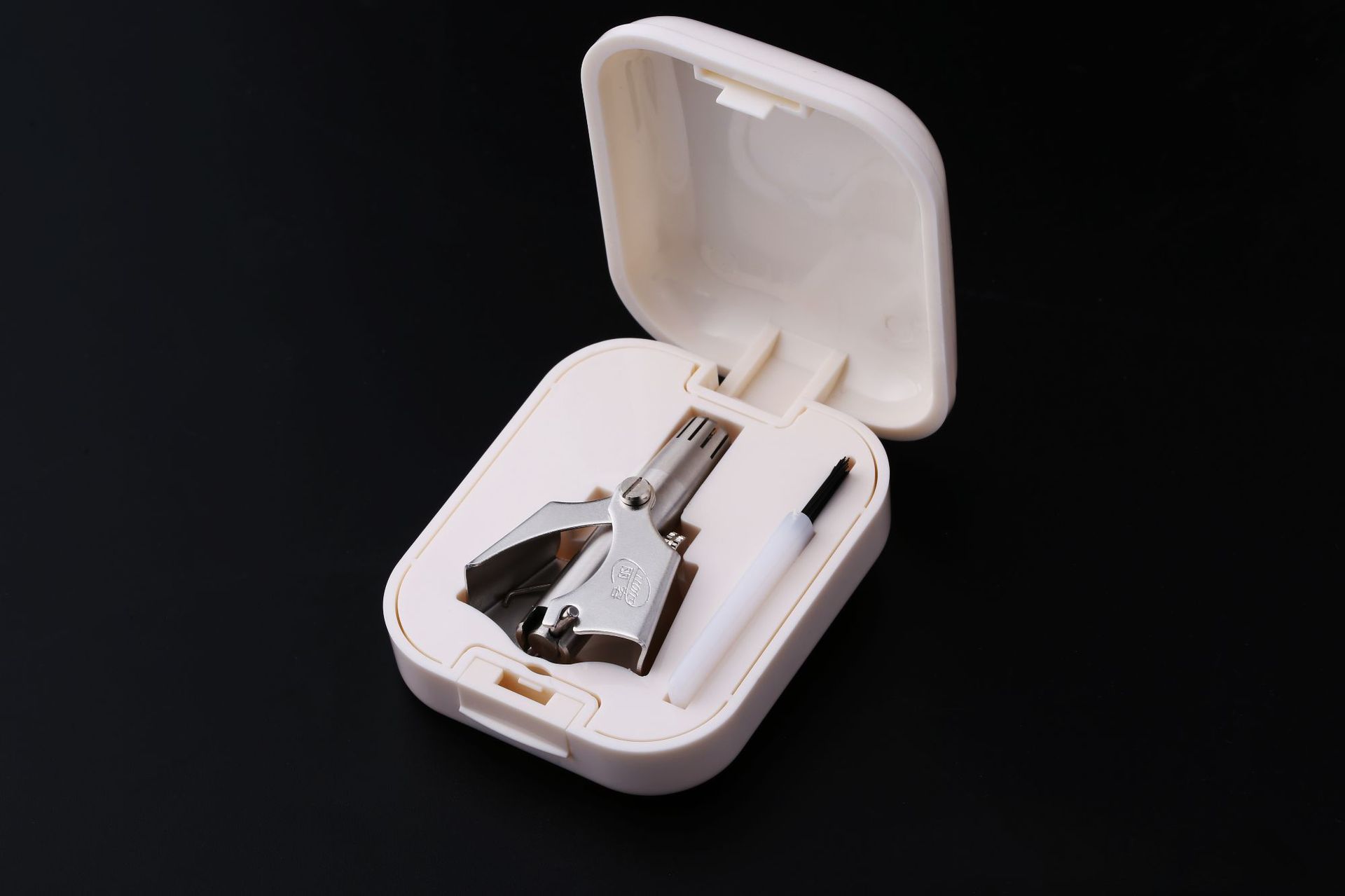 New Stainless Steel Nose Hair Trimmer Men's Manual Nose Hair Trimmer Nose Hair Scissors Shaving Nasal Knife