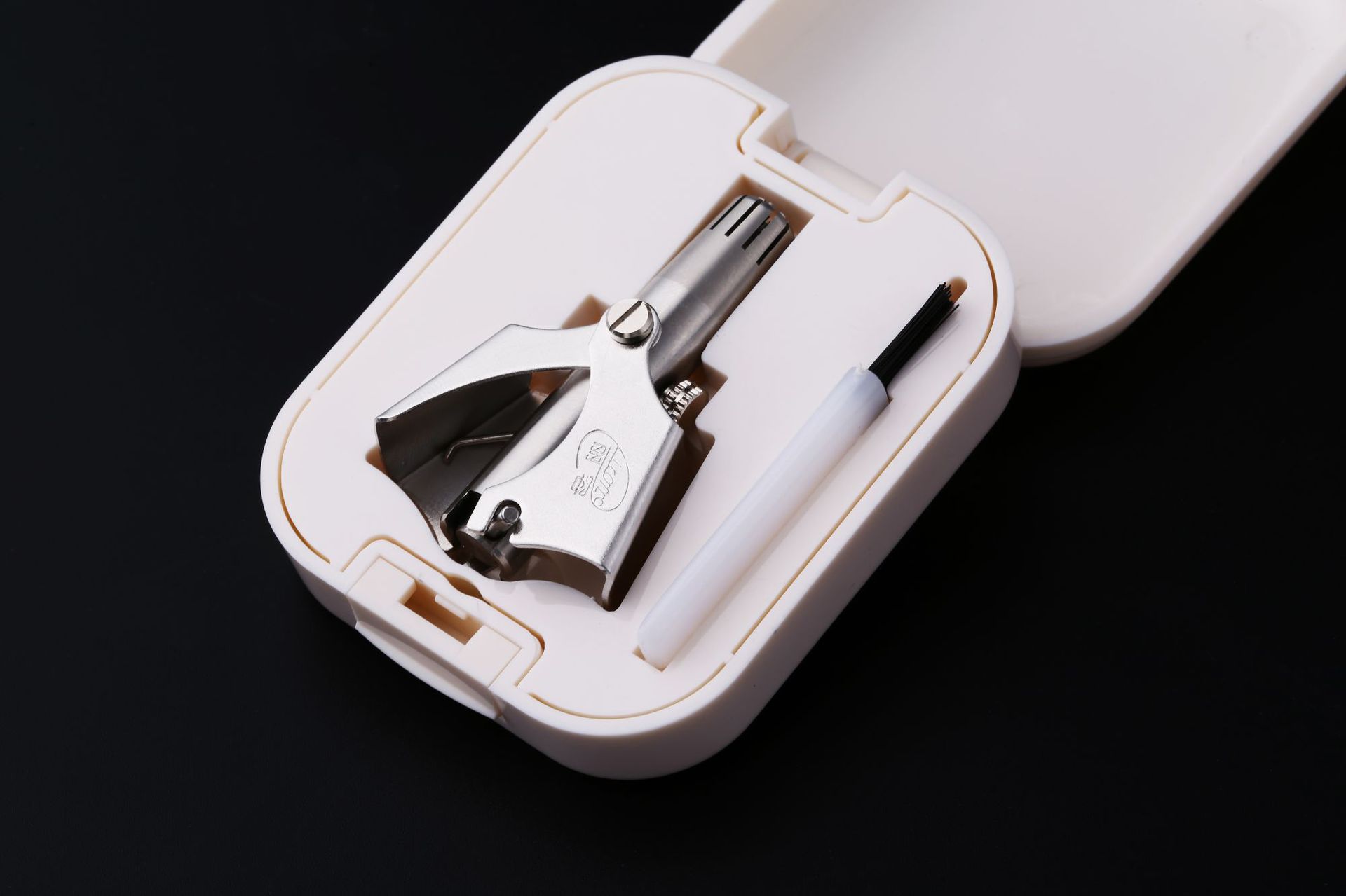New Stainless Steel Nose Hair Trimmer Men's Manual Nose Hair Trimmer Nose Hair Scissors Shaving Nasal Knife