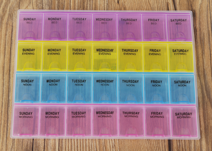 A week week kit family Travel Kit 28 portable storage box box lattice points drug