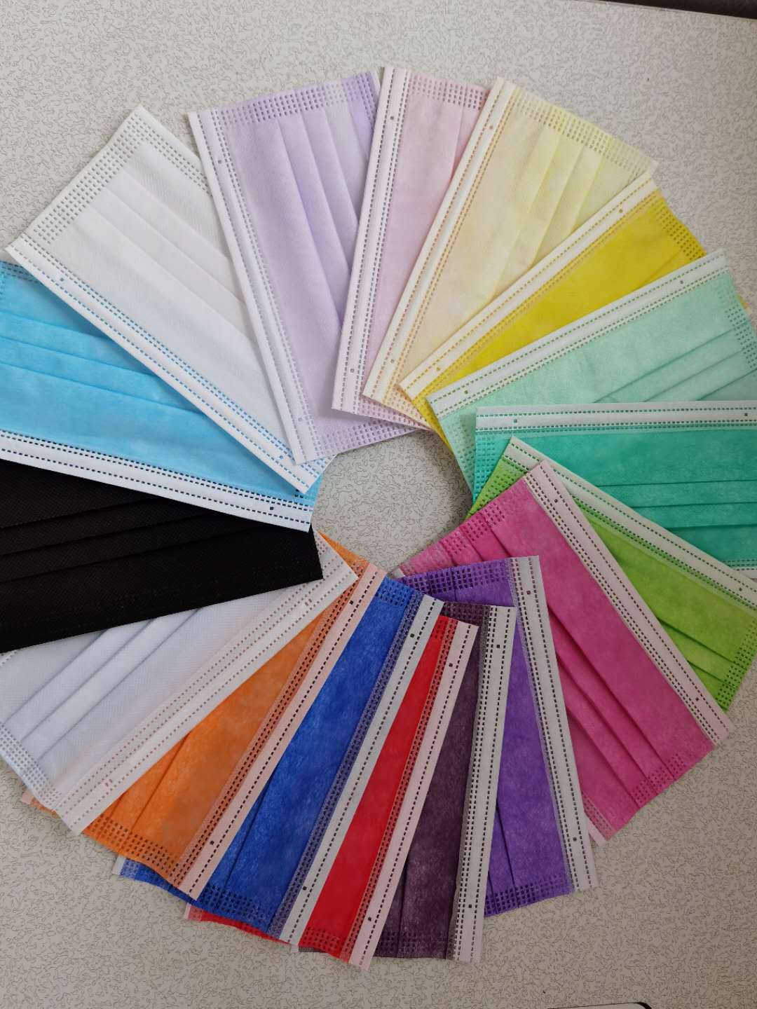 Perfume Mask Purple yellow yellow powder Sky Blue Green Bright Red colorful Orange melt Spray Cloth brand New color box Perfume Mask Purple yellow yellow powder Sky Blue Green Bright Red colorful Orange melt Spray Cloth brand New color box