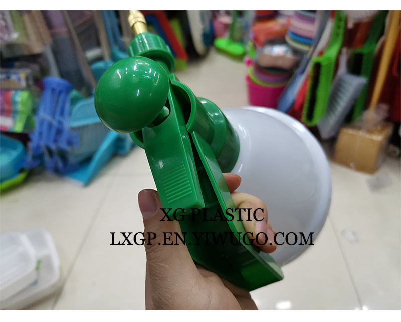 0.8/1.5/2L spray bottle sanitation epidemic prevention empty spray bottle gardening plant watering can durable sprayer
