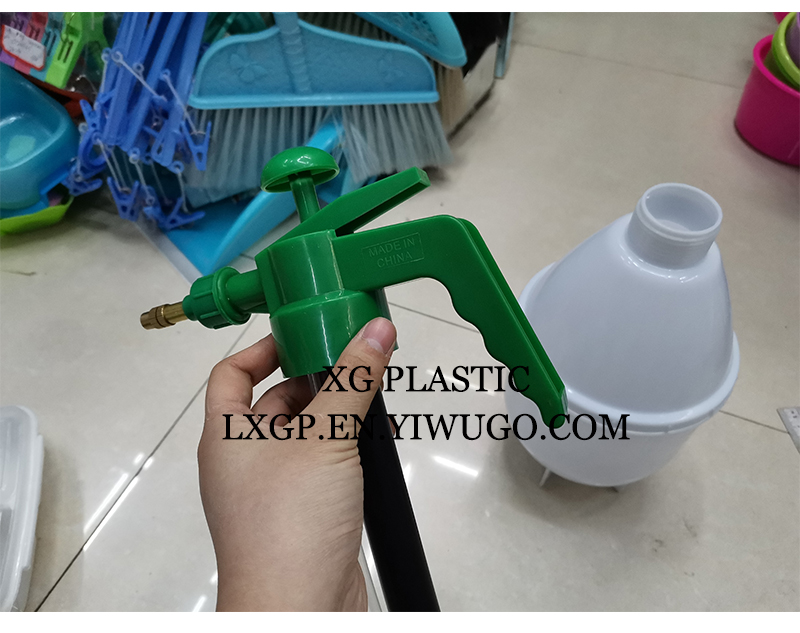0.8/1.5/2L spray bottle sanitation epidemic prevention empty spray bottle gardening plant watering can durable sprayer