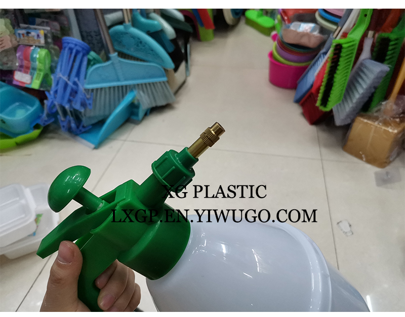0.8/1.5/2L spray bottle sanitation epidemic prevention empty spray bottle gardening plant watering can durable sprayer