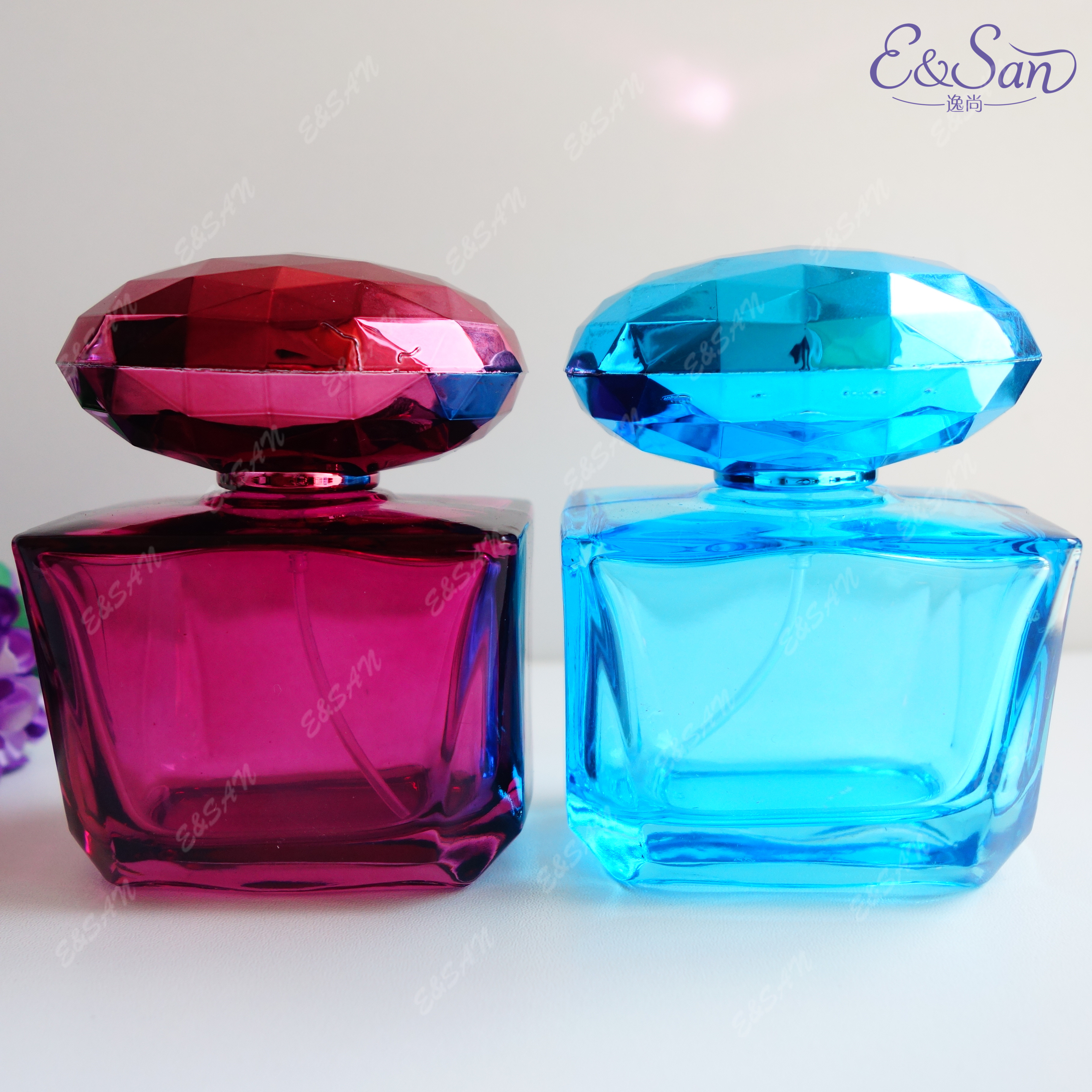 Four color spray bottle glass perfume spray packaging of cosmetics bottles