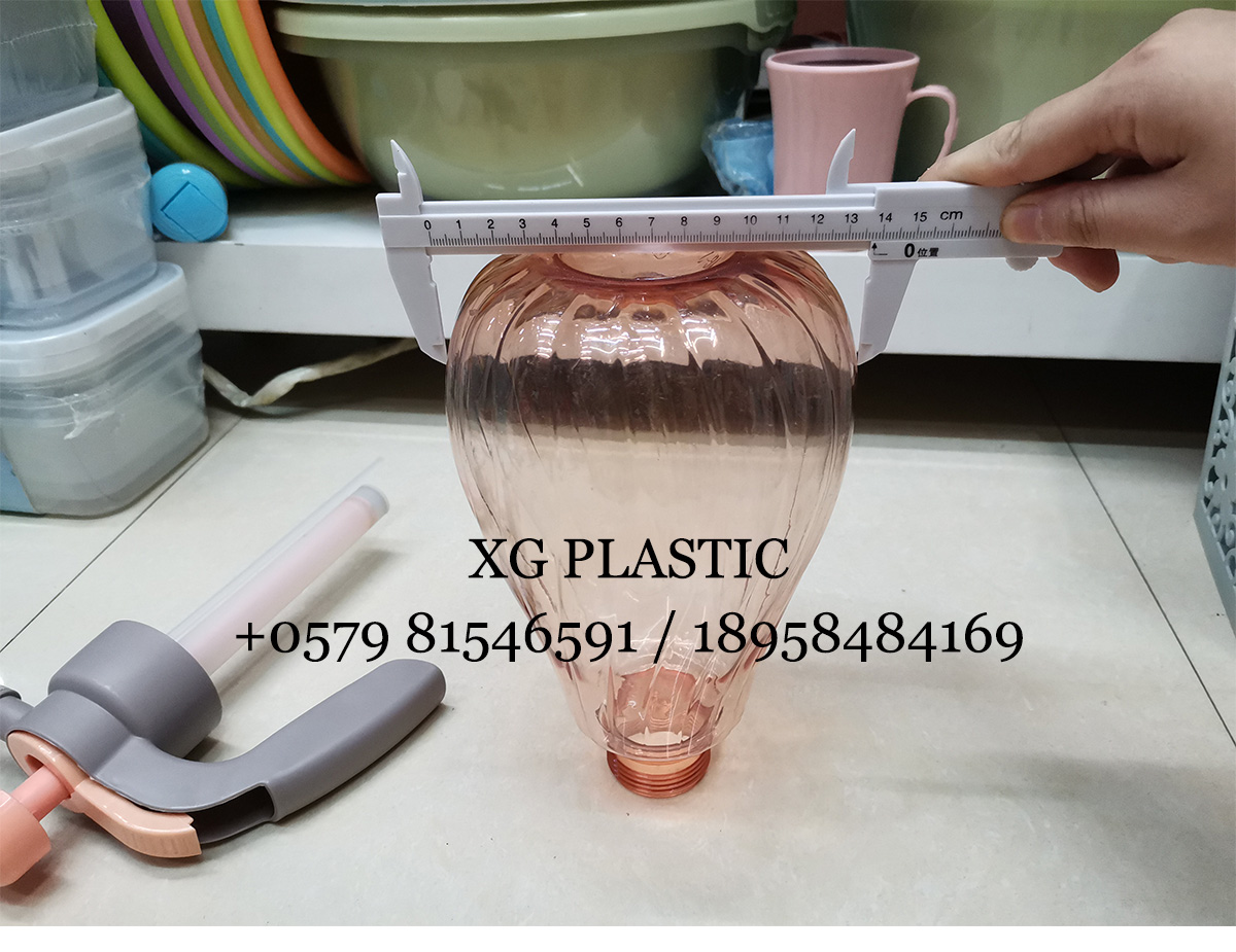 new arrival Sprinkling can 2L thickened plastic watering can fashion style garden watering tool household spray bottle