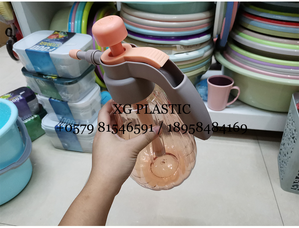 new arrival Sprinkling can 2L thickened plastic watering can fashion style garden watering tool household spray bottle