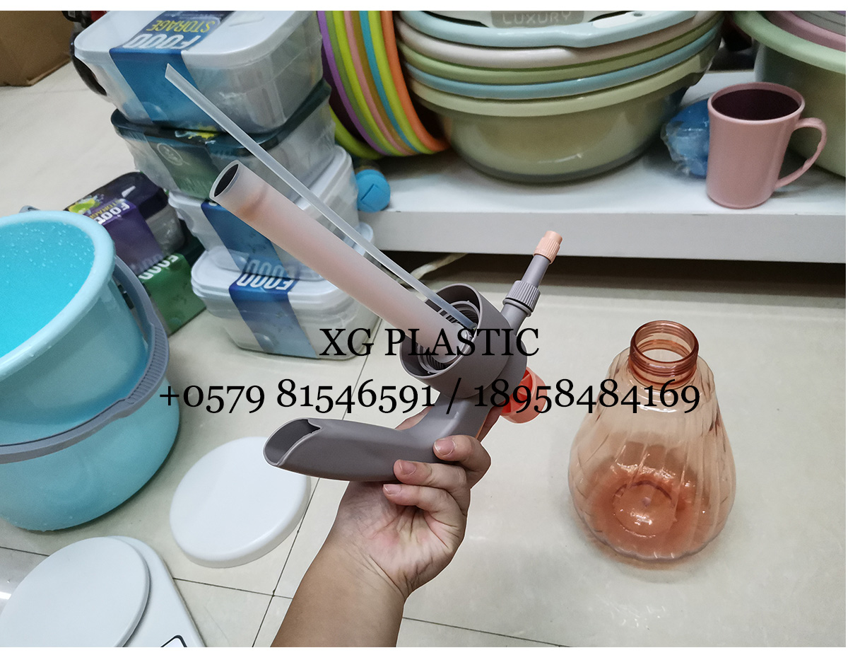 new arrival Sprinkling can 2L thickened plastic watering can fashion style garden watering tool household spray bottle