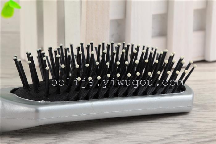 Massage the comb air cushion to comb the large plate to comb the static electricity. Massage the comb air cushion to comb the large plate to comb the static electricity.