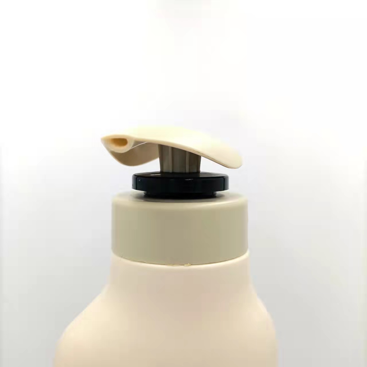 Lana Collagen 4 in 1 Shampoo Soften hair Remove dandruff and relieve itching 500 ml Lana Collagen 4 in 1 Shampoo Soften hair Remove dandruff and relieve itching 500 ml