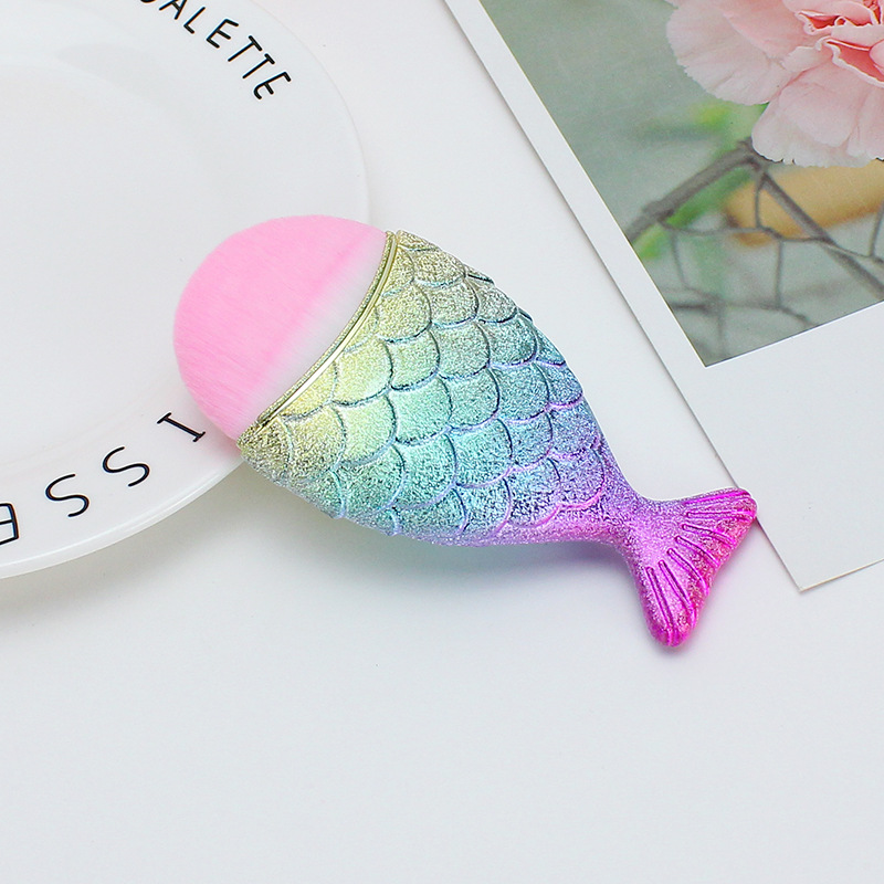 The new ice cream fish mermaid makeup brush, paint and contouring brush, blusher brush, comes in a single size of 221