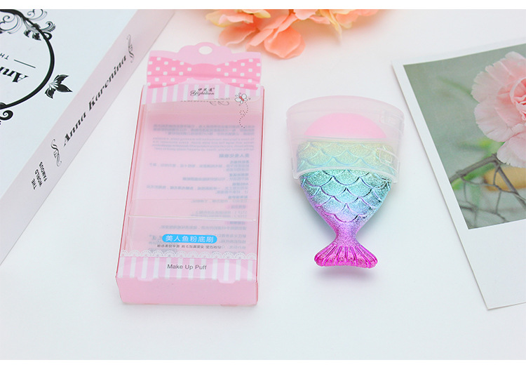 The new ice cream fish mermaid makeup brush, paint and contouring brush, blusher brush, comes in a single size of 221