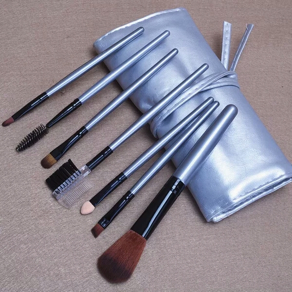 Colour makeup light 7 pieces of short pole 7 piece set of money clip makeup brush suit leather bag color.