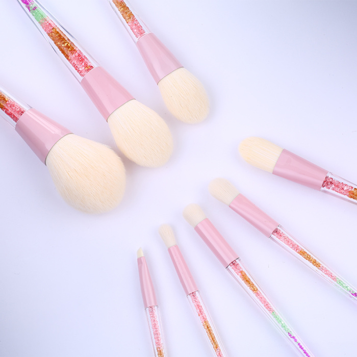 The new 8 pink diamonds makeup brush