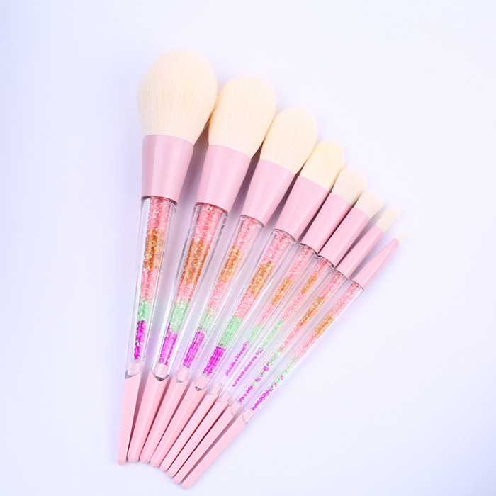 The new 8 pink diamonds makeup brush