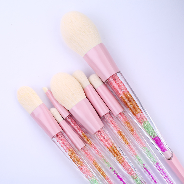 The new 8 pink diamonds makeup brush