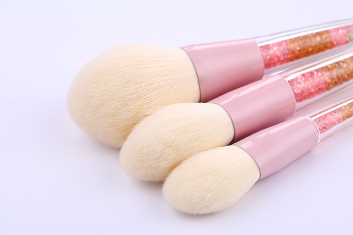The new 8 pink diamonds makeup brush