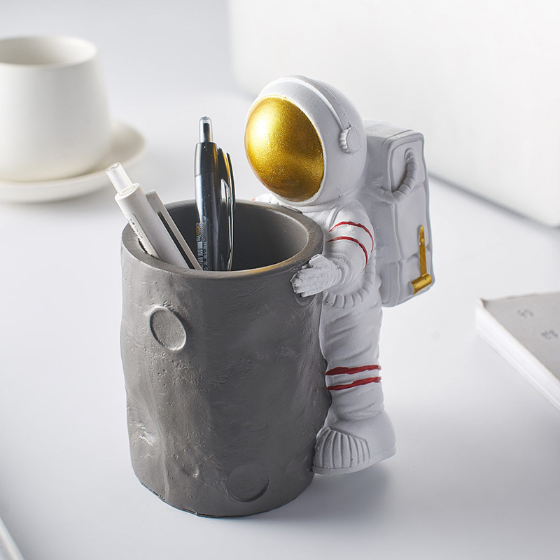 Creative Personality Ins Style Astronaut Pencil Vase Decoration Student Dormitory Office Desk Desktop Decorations