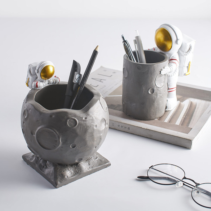 Creative Personality Ins Style Astronaut Pencil Vase Decoration Student Dormitory Office Desk Desktop Decorations