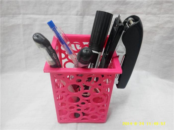 Mesh black high-grade metal mesh square wire pen pencil vase multi-function Office pen two Mesh black high-grade metal mesh square wire pen pencil vase multi-function Office pen two