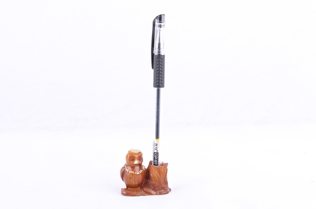 Resin Crafts Creative Wood Color Small Pencil Vase Decoration Living Room Office Study Pen Holder Decorations