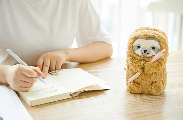 Plush pen bag creative personality wacky cute pencil-box female simple large capacity pupil pencil-box male Plush pen bag creative personality wacky cute pencil-box female simple large capacity pupil pencil-box male
