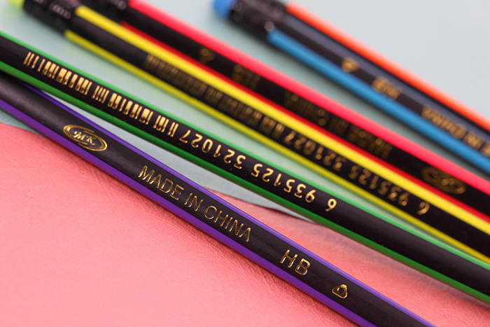 Manufacturer direct HB triangular rod string pencil writing pencil Manufacturer direct HB triangular rod string pencil writing pencil