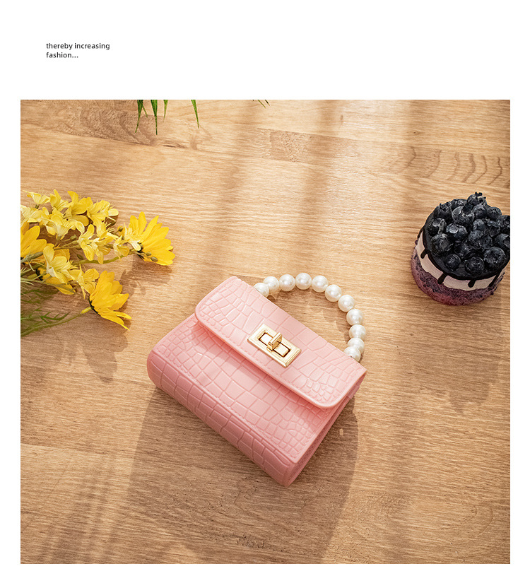 Women's Bag 2021 New Mini Crocodile Pattern Lock Pearl Handle Gel Bag Fresh Lipstick Pack Foreign Trade Women's Bag 2021 New Mini Crocodile Pattern Lock Pearl Handle Gel Bag Fresh Lipstick Pack Foreign Trade