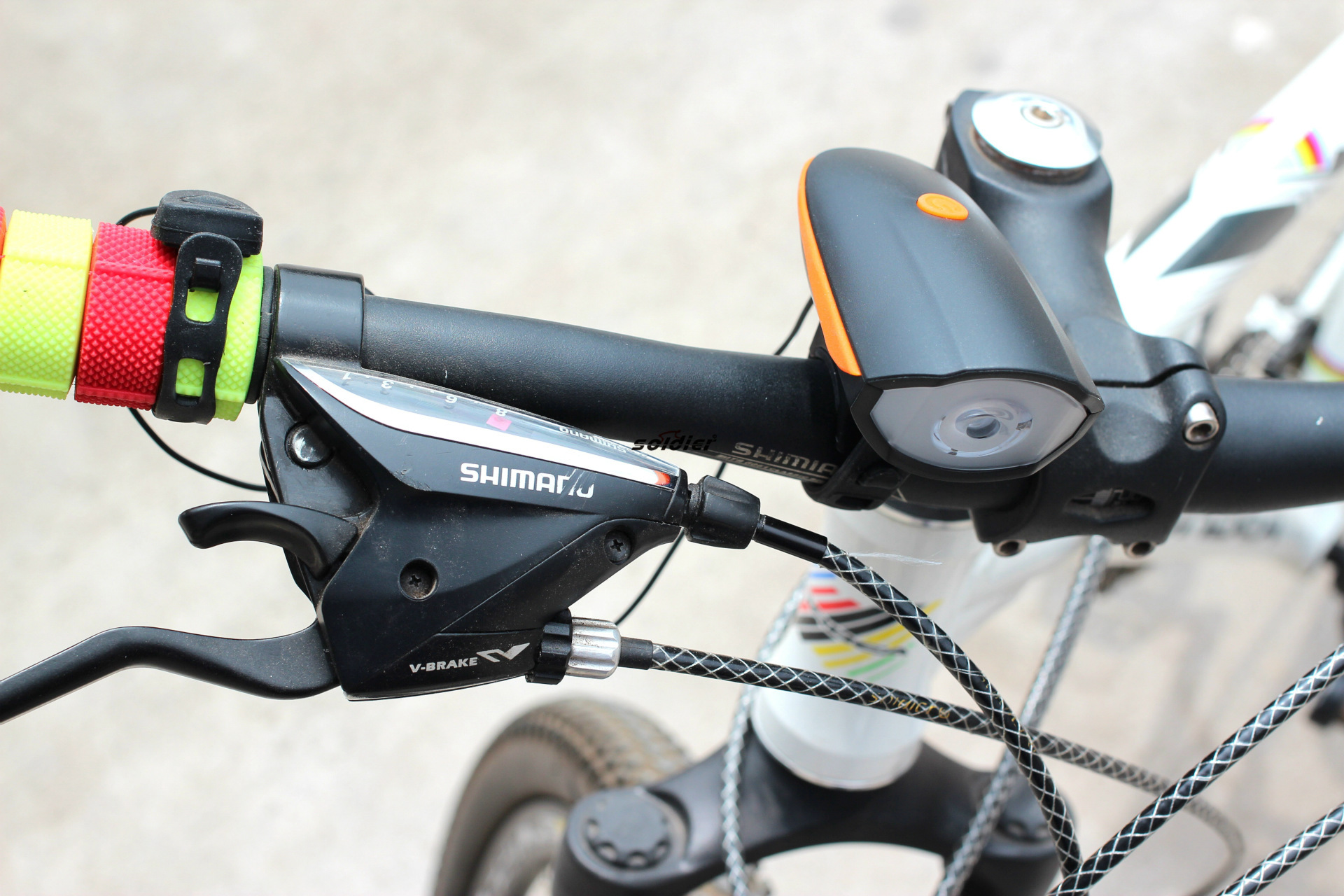 Bicycle electric horn mountain bike riding equipment electric horn multiple decibels/super large vocal cord lamp horn Bicycle electric horn mountain bike riding equipment electric horn multiple decibels/super large vocal cord lamp horn