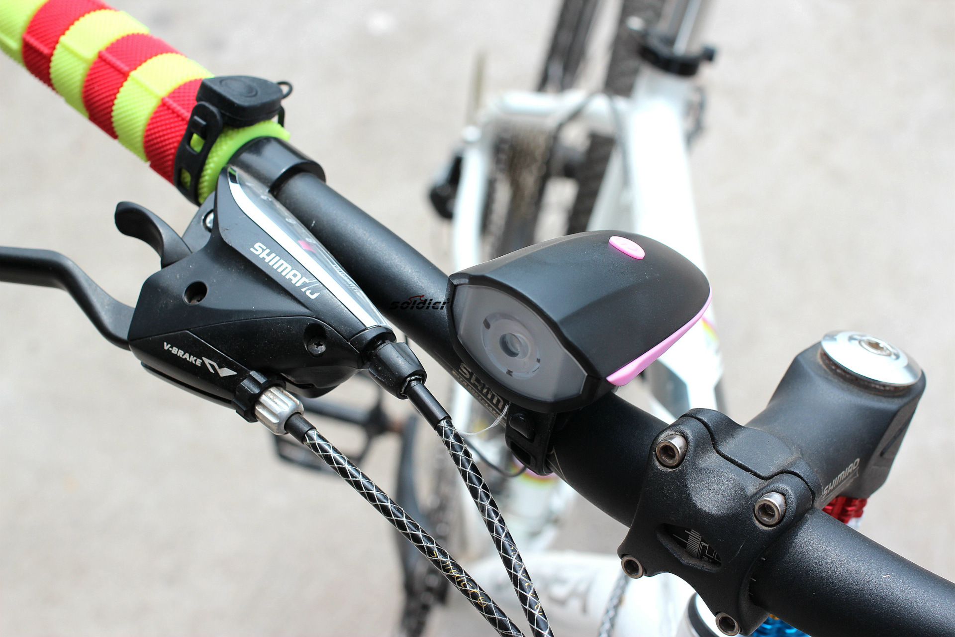 Bicycle electric horn mountain bike riding equipment electric horn multiple decibels/super large vocal cord lamp horn Bicycle electric horn mountain bike riding equipment electric horn multiple decibels/super large vocal cord lamp horn