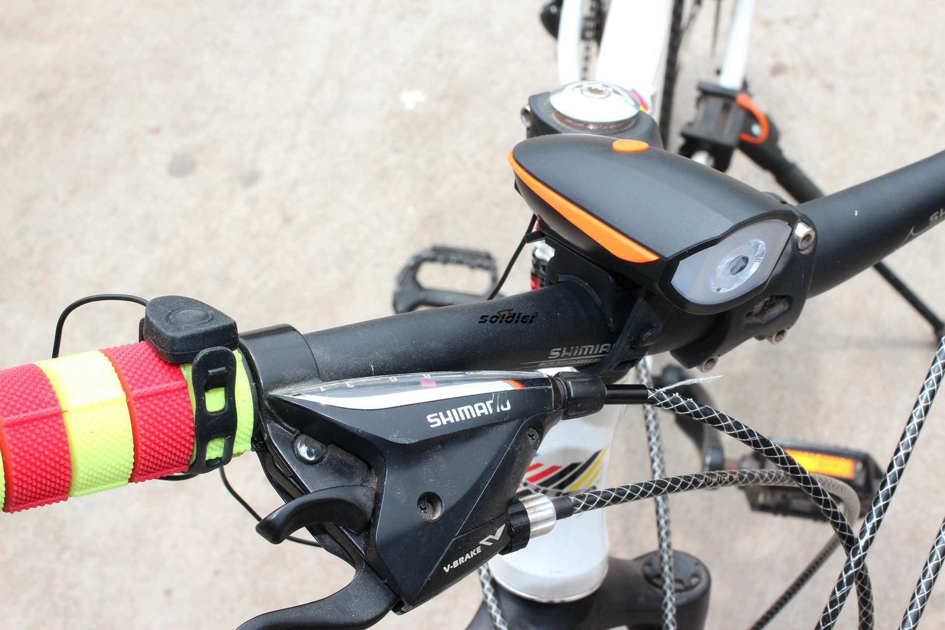 Bicycle electric horn mountain bike riding equipment electric horn multiple decibels/super large vocal cord lamp horn Bicycle electric horn mountain bike riding equipment electric horn multiple decibels/super large vocal cord lamp horn