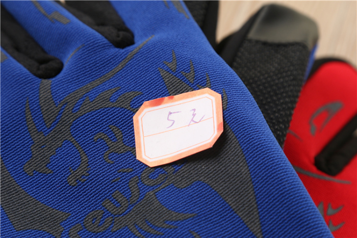 Riding gloves men and women all refers to the long finger mountain bike gloves sports outdoor riding equipment Riding gloves men and women all refers to the long finger mountain bike gloves sports outdoor riding equipment