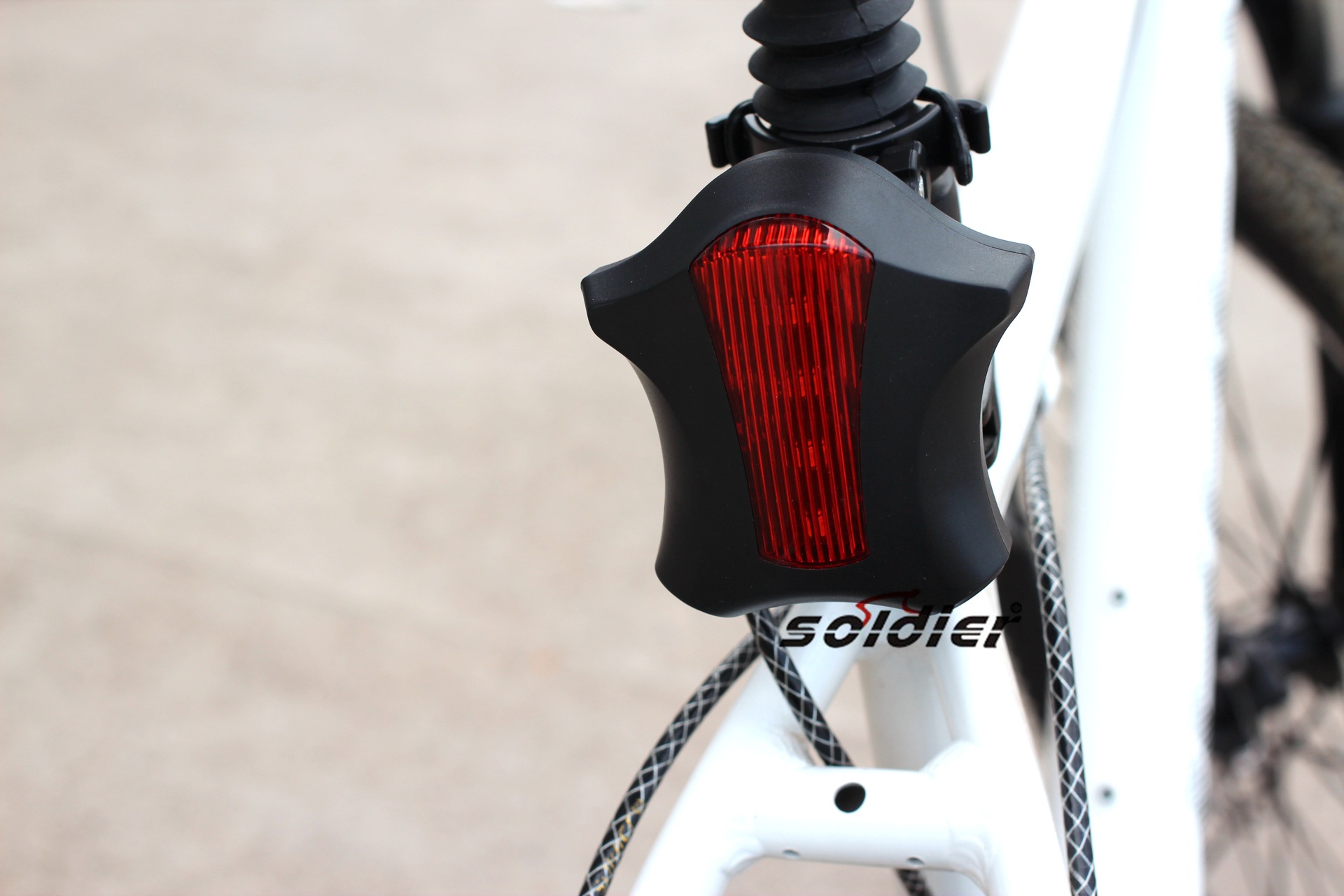 New bicycle laser taillight night riding equipment/sj-10292 New bicycle laser taillight night riding equipment/sj-10292
