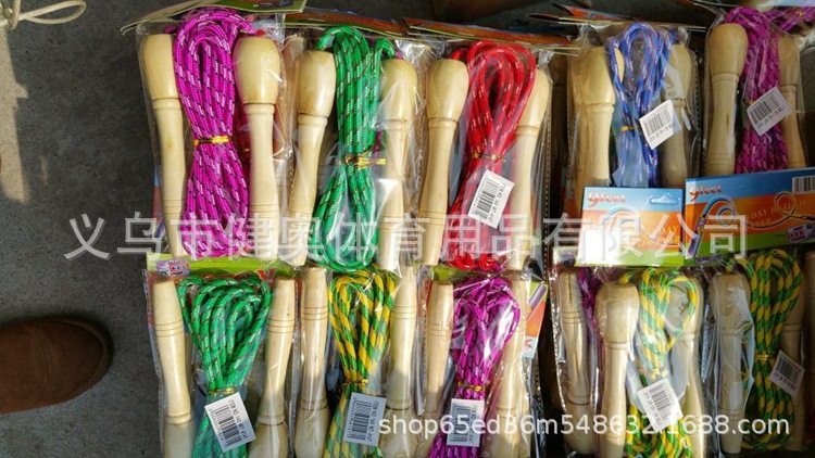 Manufacturers direct marketing sponge wooden handle children playing rope can do sports supplies fitness equipment gift single playing rope