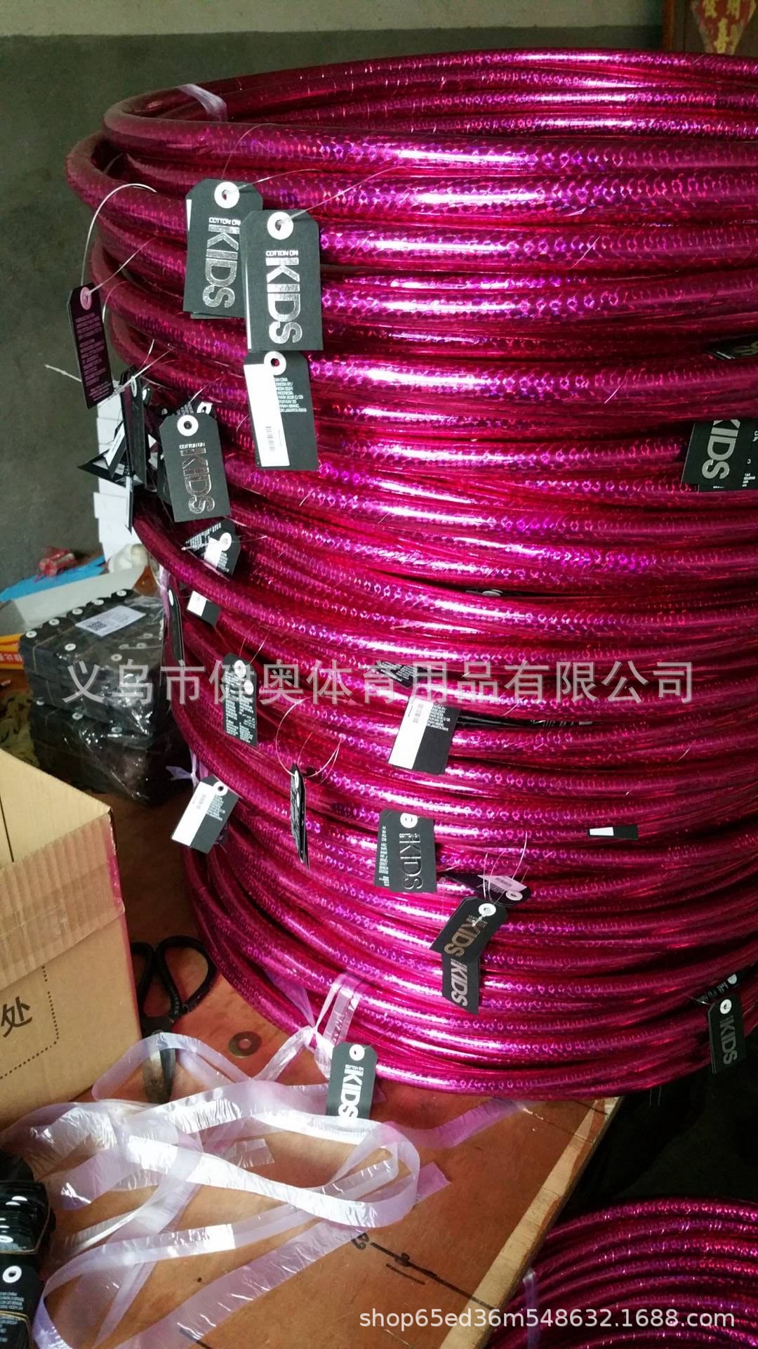 Jianerte factory foreign trade export center laser double color hula hoop children stage performance hula hoop Jianerte factory foreign trade export center laser double color hula hoop children stage performance hula hoop
