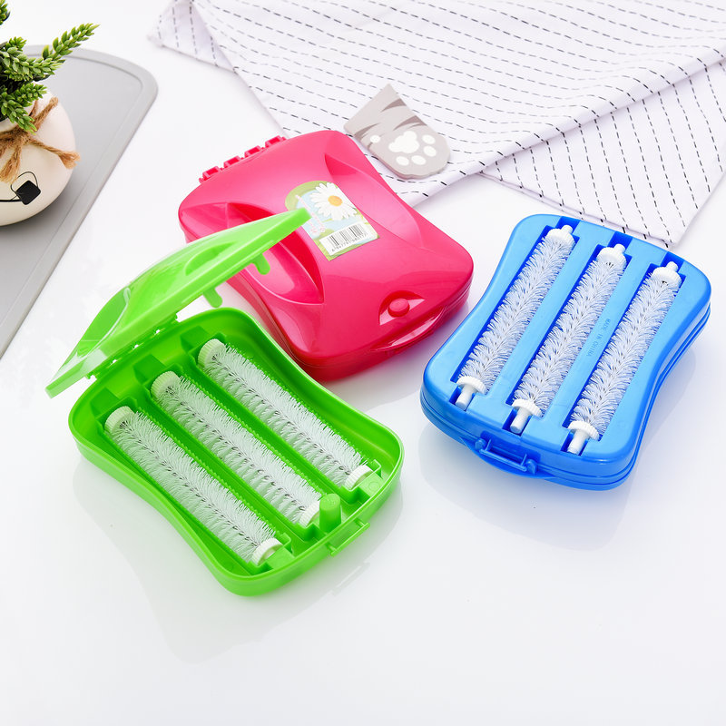 Multi - function carpet cleaning brush three rows of hand grasping soft wool dust removal sticky wool roll easy to clean, anti - static Multi - roller