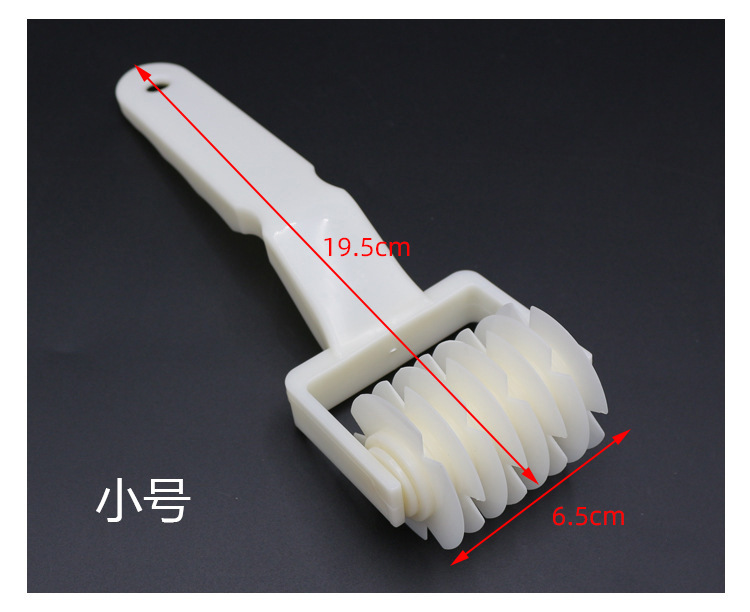 Large, Medium and Small Plastic Seine Knife Dough Wheel Knife Pizza Pizza Roller Seine Knife Creative Baking Tools Large, Medium and Small Plastic Seine Knife Dough Wheel Knife Pizza Pizza Roller Seine Knife Creative Baking Tools