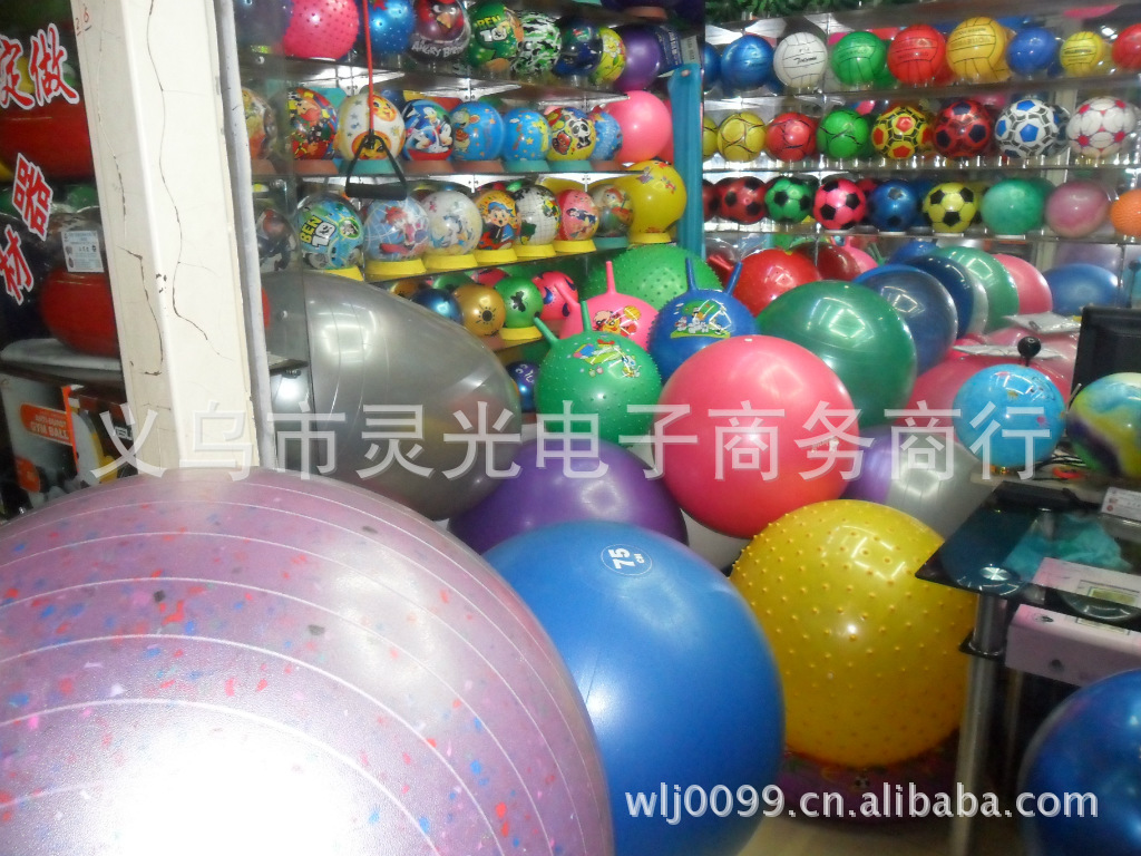 Manufacturers processing the production of 65CM massage fitness ball yoga ball with thorn fitness ball PVC yoga massage ball Manufacturers processing the production of 65CM massage fitness ball yoga ball with thorn fitness ball PVC yoga massage ball