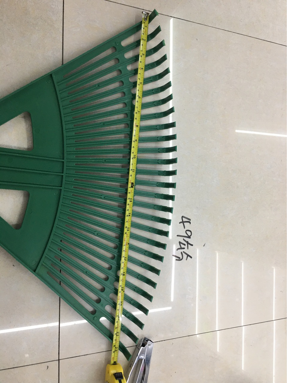 Pitchfork 27 Teeth Sundries Leaf Rake Loose Soil Pitchfork Garden Gardening Tools Lawn Flat Rake Green Pitchfork