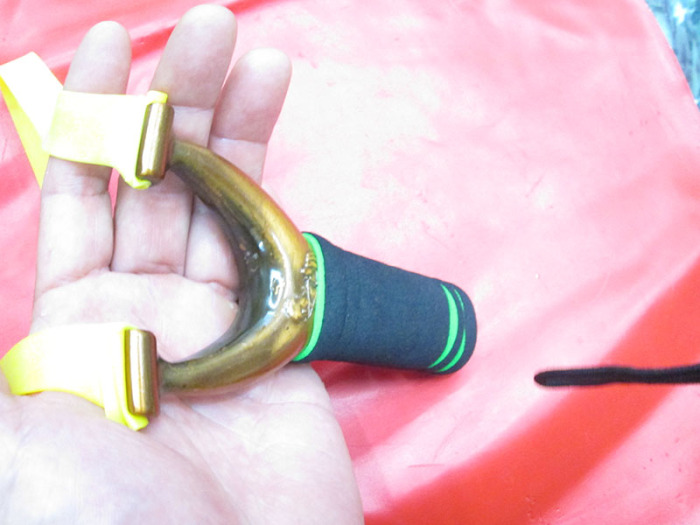 Wholesale and retail outdoor martial arts shooting toys flat leather fox slingshot Wholesale and retail outdoor martial arts shooting toys flat leather fox slingshot
