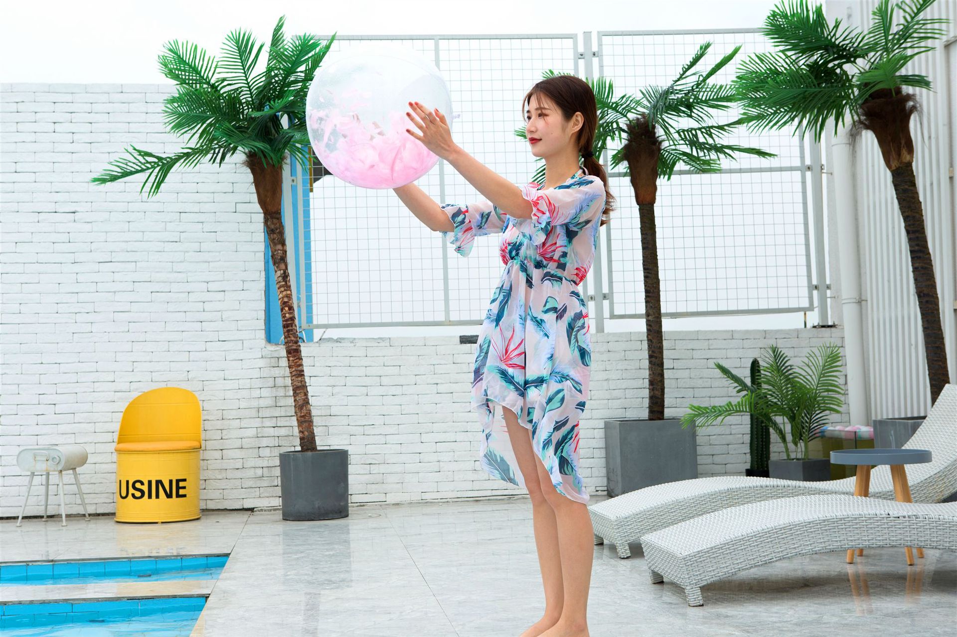 Cross-Border Hotline Ins Hot Sale Internet Celebrity Inflatable Transparent Feather Beach Ball PVC Ball Water Beach Toys Cross-Border Hotline Ins Hot Sale Internet Celebrity Inflatable Transparent Feather Beach Ball PVC Ball Water Beach Toys