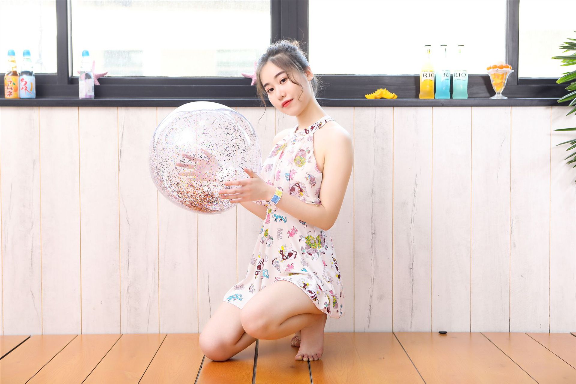 Instagram web celebrity photo props inflatable sequins beach ball transparent PVC ball water toys Instagram web celebrity photo props inflatable sequins beach ball transparent PVC ball water toys