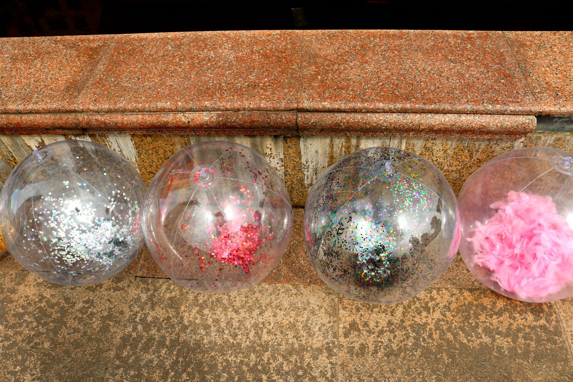 Instagram web celebrity photo props inflatable sequins beach ball transparent PVC ball water toys Instagram web celebrity photo props inflatable sequins beach ball transparent PVC ball water toys