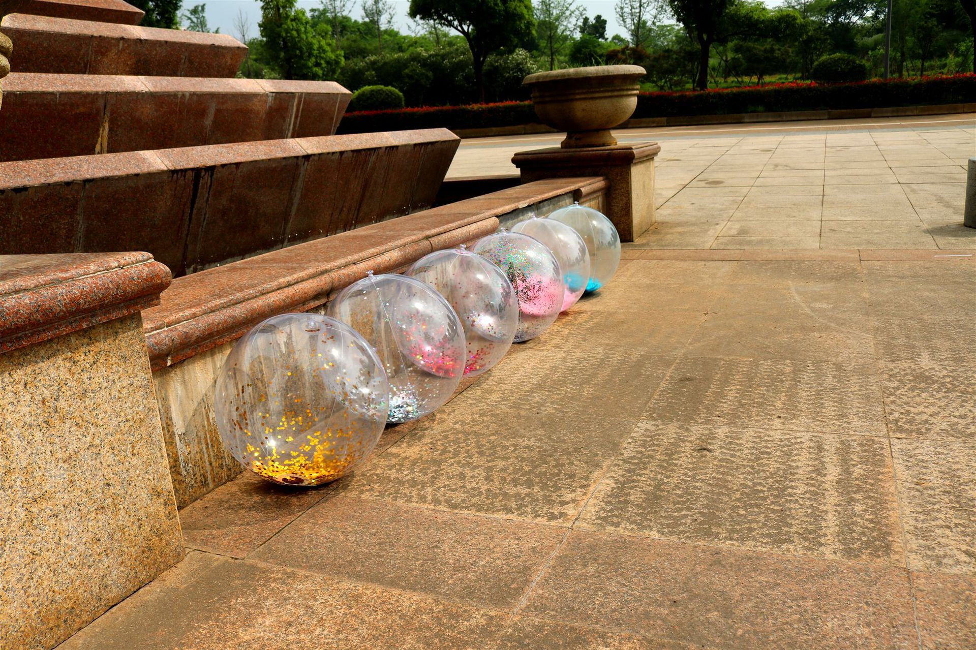 Instagram web celebrity photo props inflatable sequins beach ball transparent PVC ball water toys Instagram web celebrity photo props inflatable sequins beach ball transparent PVC ball water toys