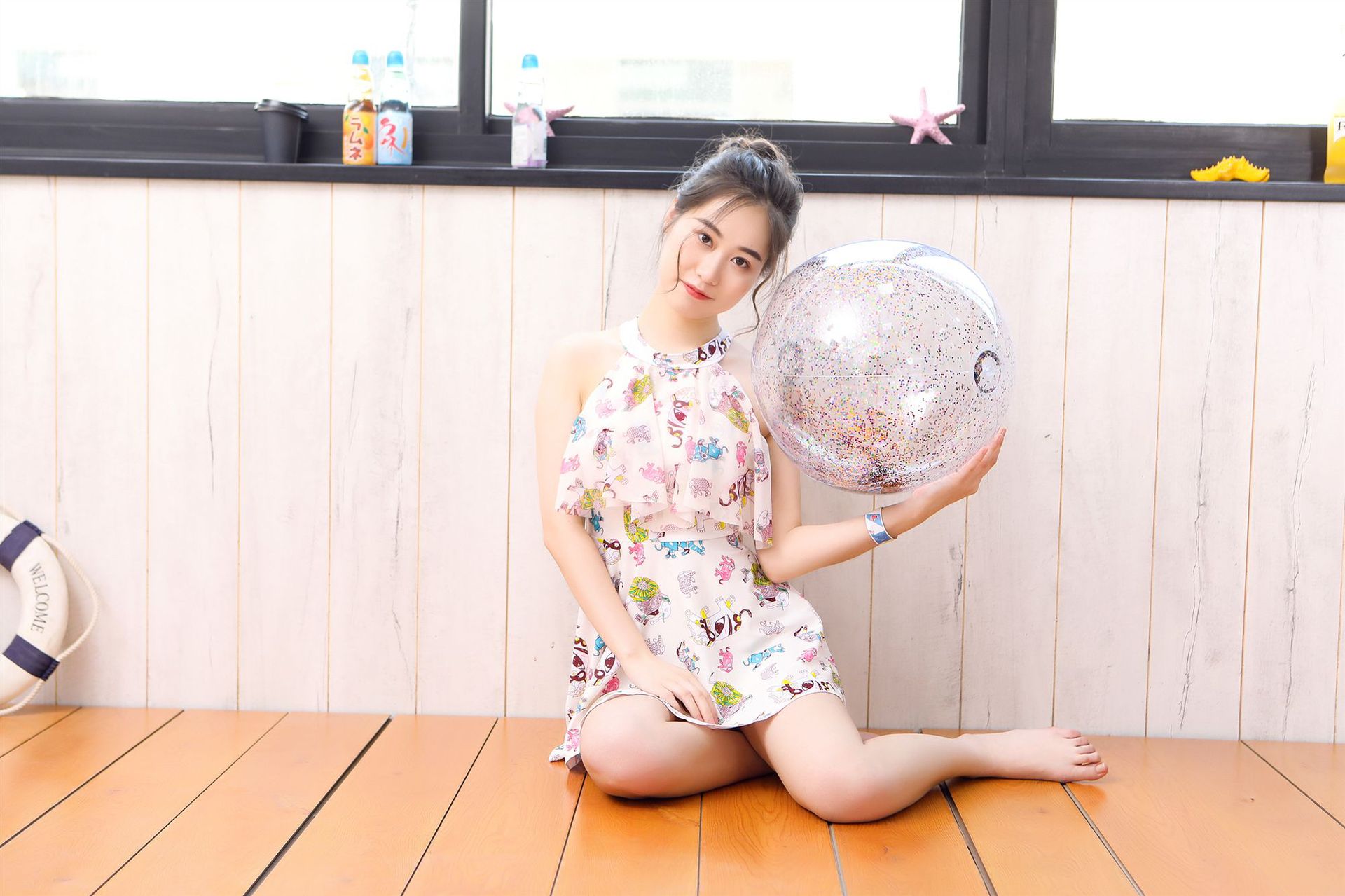 Instagram web celebrity photo props inflatable sequins beach ball transparent PVC ball water toys Instagram web celebrity photo props inflatable sequins beach ball transparent PVC ball water toys