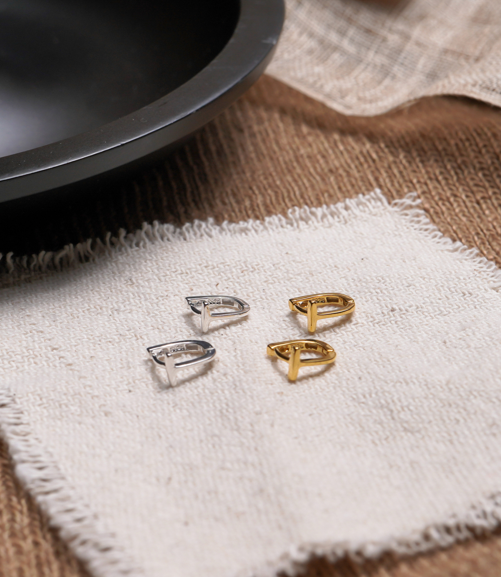 Exquisite Small Metal Ear Cuff Earrings Women's Korean-Style Simple All-Match Niche Temperament Personalized Ear Studs Cold Style Exquisite Small Metal Ear Cuff Earrings Women's Korean-Style Simple All-Match Niche Temperament Personalized Ear Studs Cold Style