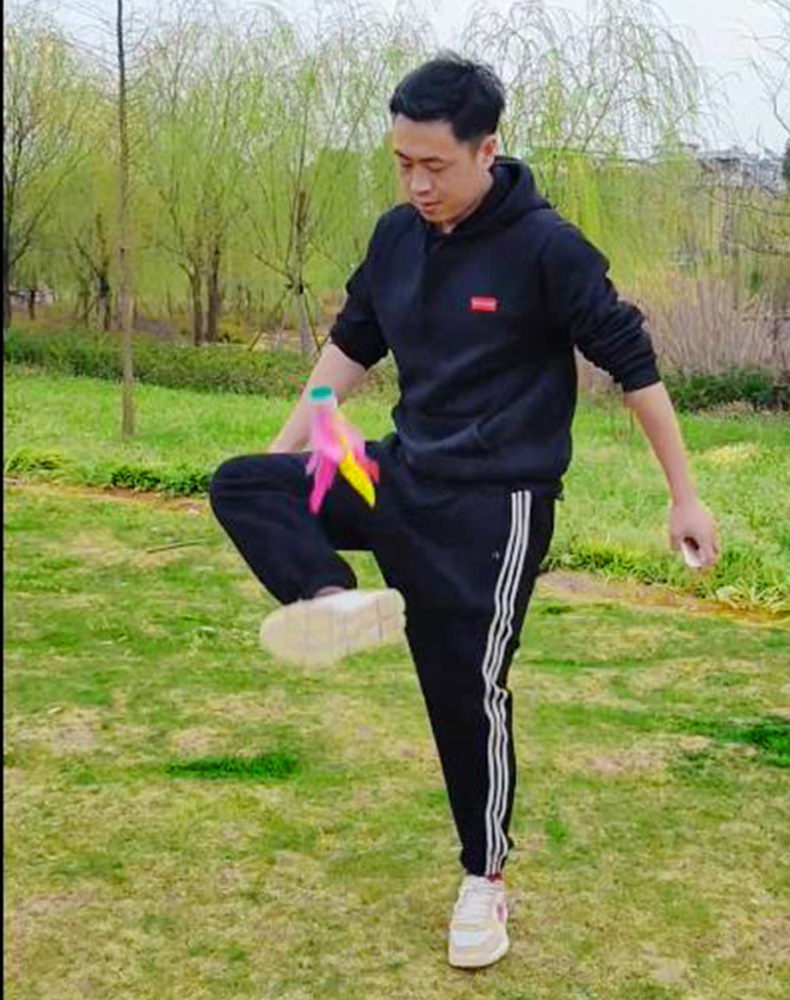 Factory Wholesale Color Kick Shuttlecock Adult and Children Fitness Color Goose Feather Shuttlecock Primary and Secondary School Students Big Flower Factory Wholesale Color Kick Shuttlecock Adult and Children Fitness Color Goose Feather Shuttlecock Primary and Secondary School Students Big Flower
