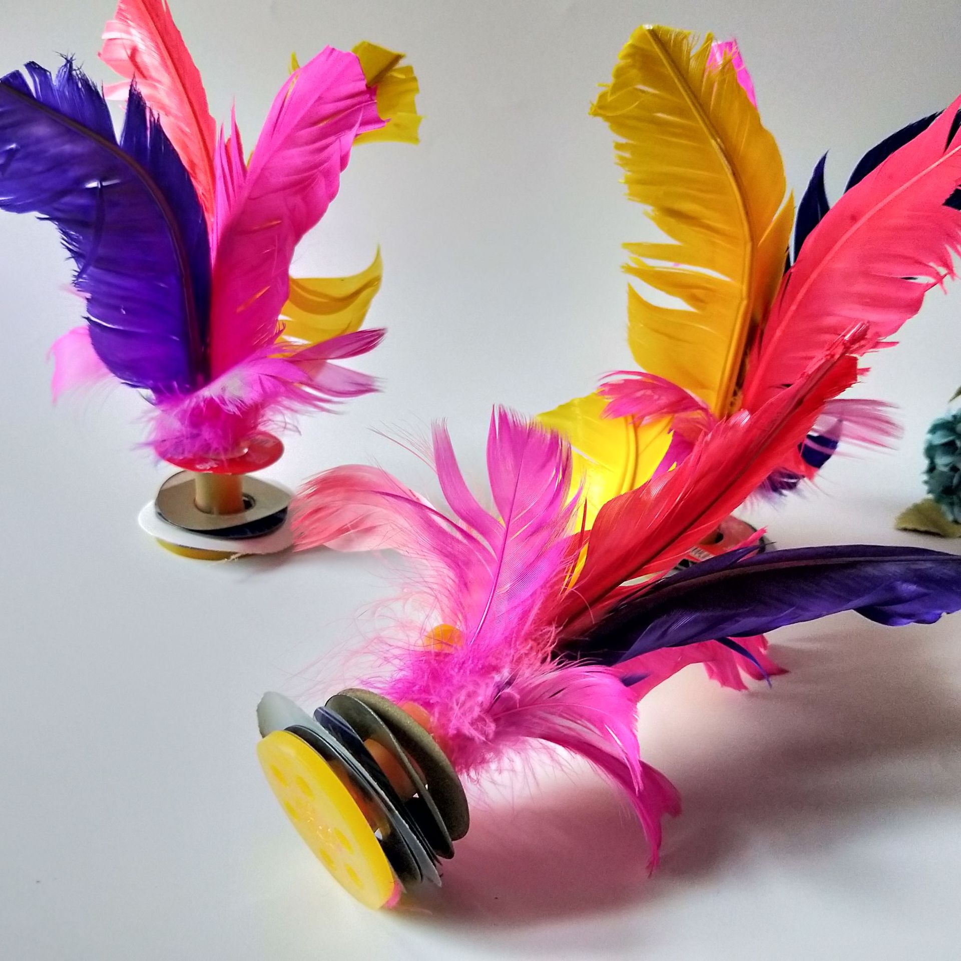 Shuttlecock Color Feather Shuttlecock Color Shuttlecock Traditional Toys Kick Shuttlecock 1 Yuan Special Batch