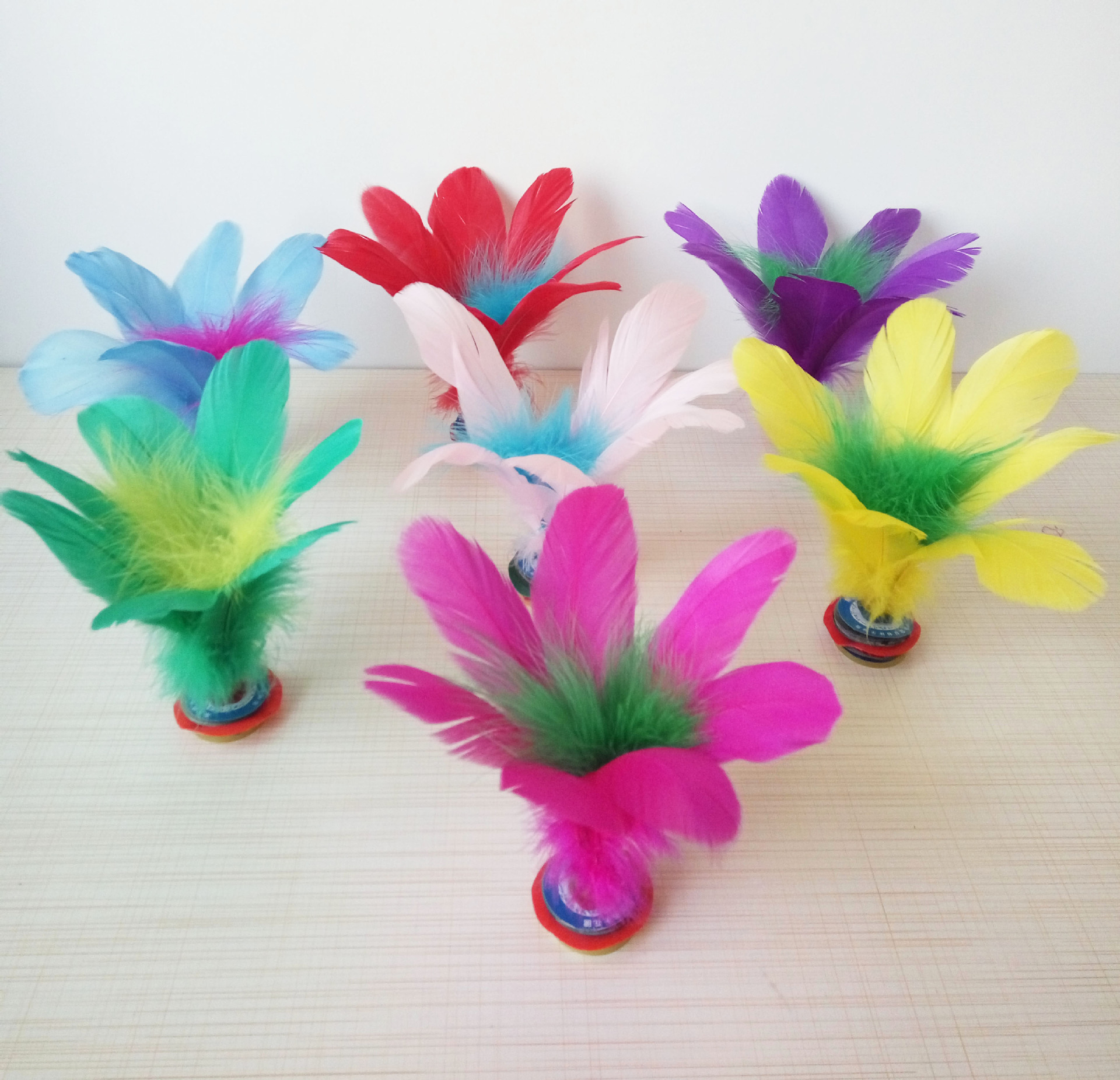 Factory direct selling small color lotus shuttlecock chicken goose feather students fitness entertainment competition Factory direct selling small color lotus shuttlecock chicken goose feather students fitness entertainment competition