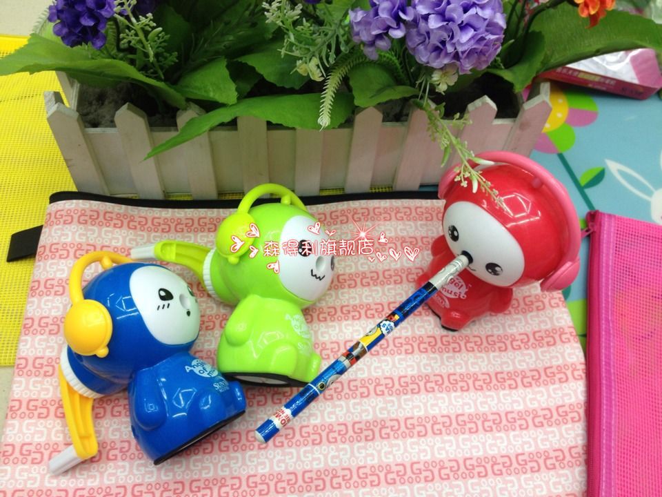 Cartoon style hand-chipping pen machine Korean version of fine students take the initiative into pencil sharpener Cartoon style hand-chipping pen machine Korean version of fine students take the initiative into pencil sharpener